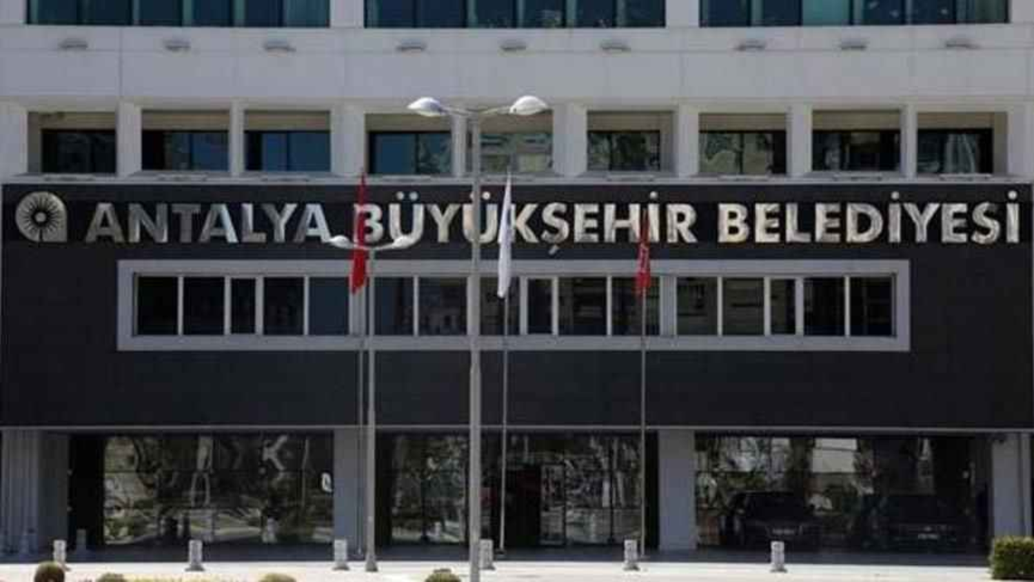 Antalya Büyükşehir Belediyesi'ne operasyon: 3 kişi gözaltında